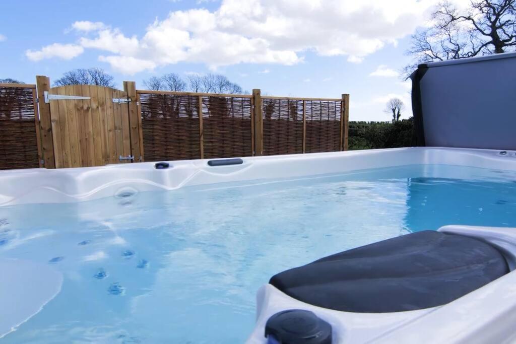 Covehithe House-Coastal Luxury- Sleeps 12-With Huge Swimspa! Wrentham Exterior photo